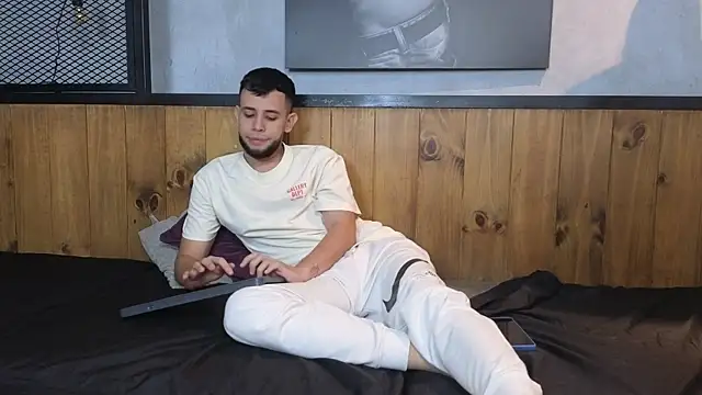 Maxcole 07 online show from 01-11-26, 07:32