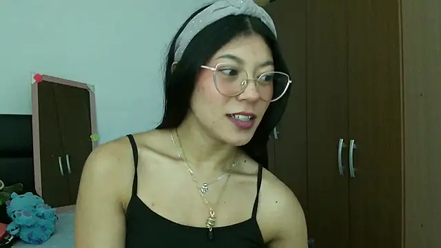 Snapshot of LissyM chatting on 11-04-25, 06:22 LissyM online show from 11-04-25, 06:22