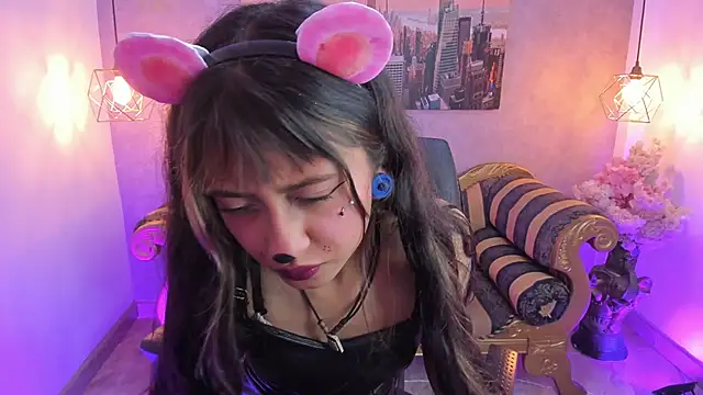 Snapshot of Noa_clk chatting on 10-30-25, 03:49 Noa clk online show from 10-30-25, 03:49