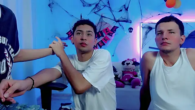 Twinks boys s online show from 10-22-25, 03:50