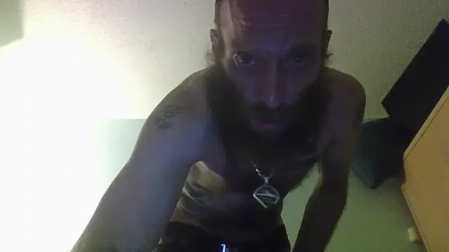 Snapshot of KosherCo313 chatting on 10-28-25, 04:24 KosherCo313 online show from 10-28-25, 04:24
