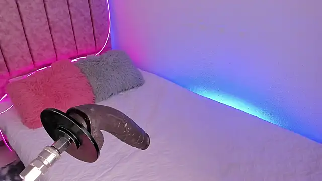 Snapshot of laana_foxx chatting on 05-18-26, 11:31 laana foxx online show from 05-18-26, 11:31