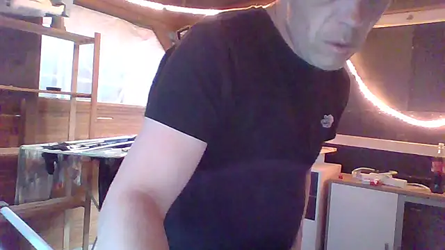 Snapshot of tommy3300 chatting on 05-24-26, 03:39 tommy3300 online show from 05-24-26, 03:39