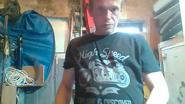 Snapshot of tommy3300 chatting on 04-12-26, 05:44 tommy3300 online show from 04-12-26, 05:44