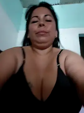 Snapshot of mother2-divorced chatting on 10-23-25, 01:43 mother2-divorced online show from 10-23-25, 01:43
