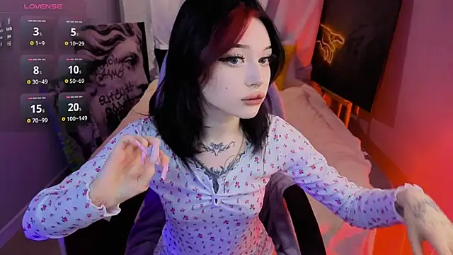 Snapshot of Emma_Kirks chatting on 05-15-26, 12:25 Emma Kirks online show from 05-15-26, 12:25