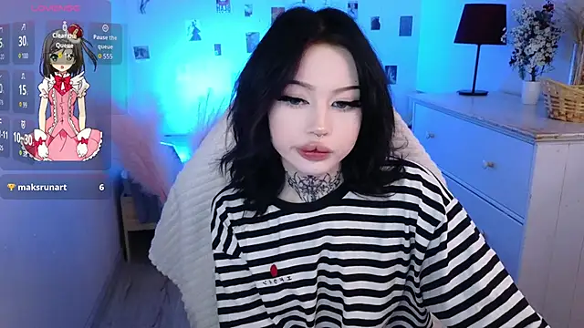 Snapshot of Emma_Kirks chatting on 06-12-26, 12:36 Emma Kirks online show from 06-12-26, 12:36