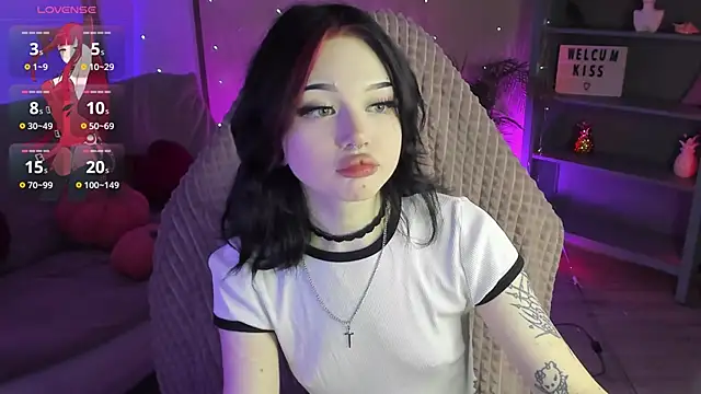 Snapshot of Emma_Kirks chatting on 05-21-26, 12:57 Emma Kirks online show from 05-21-26, 12:57