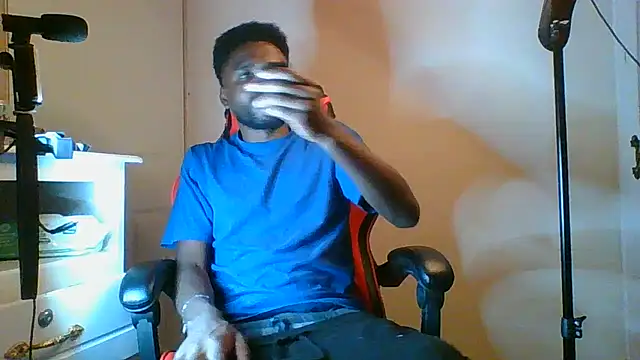 Snapshot of Suamyst_25 chatting on 05-21-26, 04:10 Suamyst 25 online show from 05-21-26, 04:10