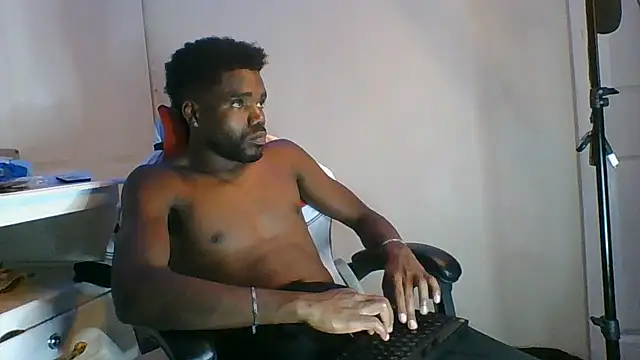 Snapshot of Suamyst_25 chatting on 06-07-26, 04:39 Suamyst 25 online show from 06-07-26, 04:39
