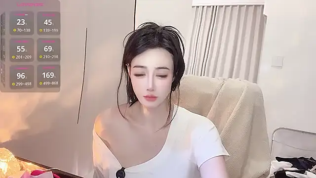 Snapshot of Follyise chatting on 05-20-26, 02:47 Follyise online show from 05-20-26, 02:47