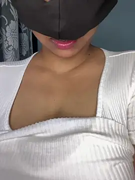 Snapshot of Cute_Marina chatting on 07-15-26, 06:42 Cute Marina online show from 07-15-26, 06:42