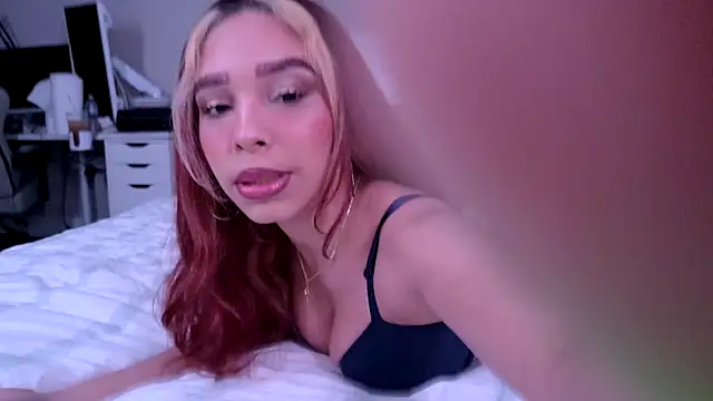 Snapshot of Latinagf chatting on 11-17-25, 05:11 Latinagf online show from 11-17-25, 05:11