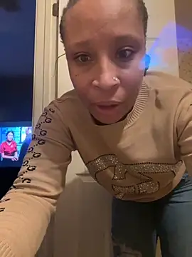 Snapshot of CreammieDelite chatting on 10-26-25, 09:42 CreammieDelite online show from 10-26-25, 09:42