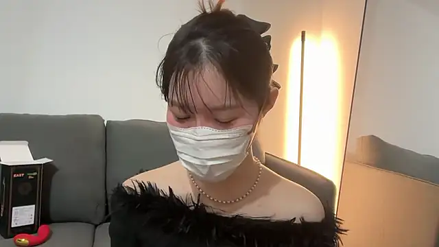 karenchaaan online show from 11-17-25, 12:09