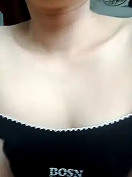 Snapshot of Chouchou688 chatting on 11-02-25, 04:28 Chouchou688 online show from 11-02-25, 04:28