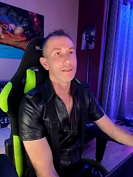 Gamerinleather online show from 10-24-25, 05:56