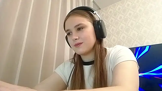 Snapshot of MilaRiviera chatting on 10-23-25, 05:00 MilaRiviera online show from 10-23-25, 05:00