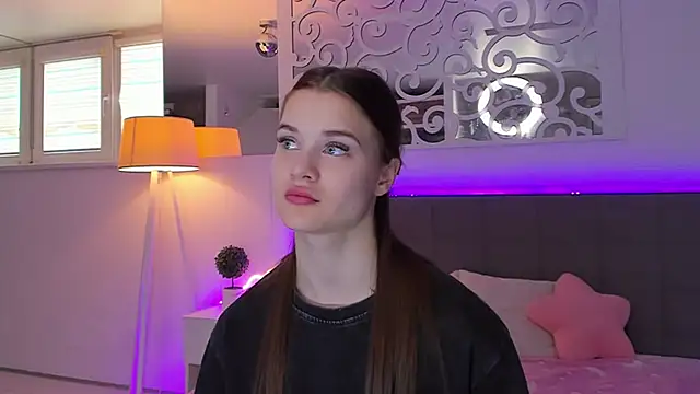 LuisaClover online show from 03-20-26, 01:23