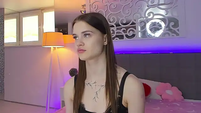 LuisaClover online show from 03-19-26, 01:11