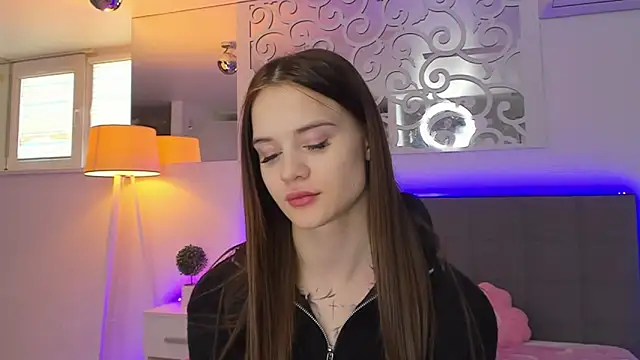 LuisaClover online show from 03-08-26, 01:25