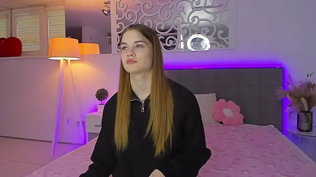 LuisaClover online show from 12-02-25, 01:13