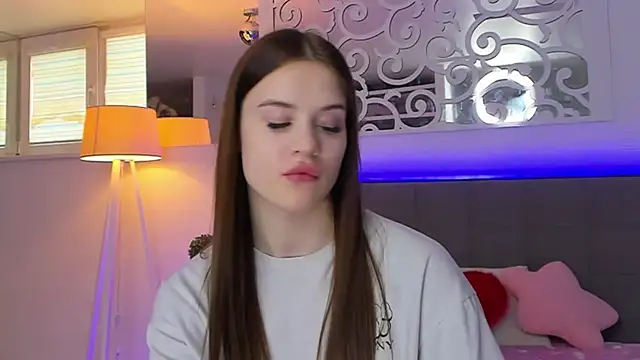 LuisaClover online show from 03-06-26, 01:28