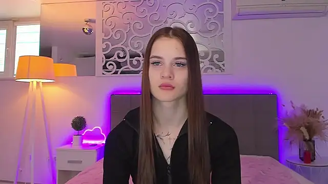 LuisaClover online show from 02-21-26, 01:35