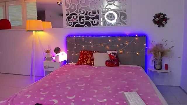 LuisaClover online show from 12-18-25, 01:15