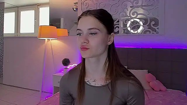 LuisaClover online show from 04-13-26, 12:31