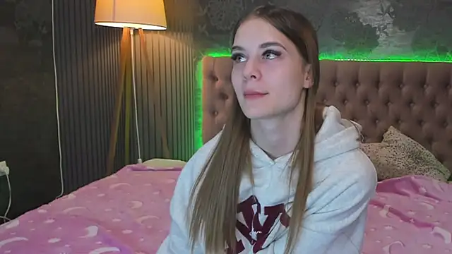 LuisaClover online show from 11-15-25, 01:15