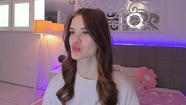 LuisaClover online show from 04-27-26, 12:25