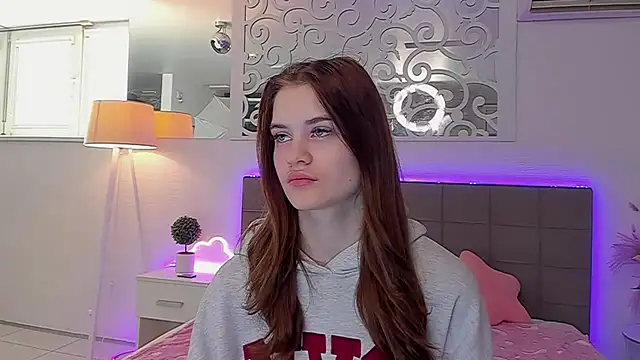 LuisaClover online show from 04-15-26, 05:35