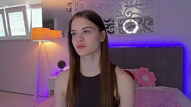 LuisaClover online show from 05-06-26, 11:58