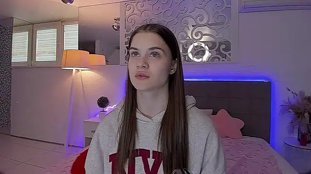 LuisaClover online show from 04-19-26, 12:17