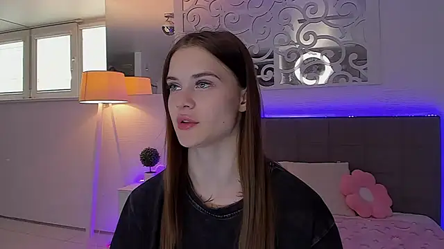 LuisaClover online show from 05-11-26, 12:17