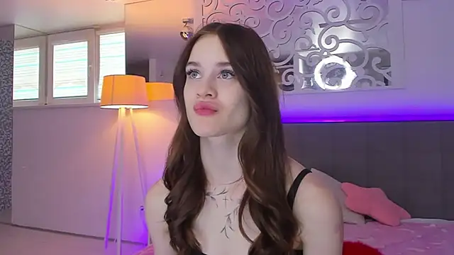 LuisaClover online show from 02-28-26, 01:22