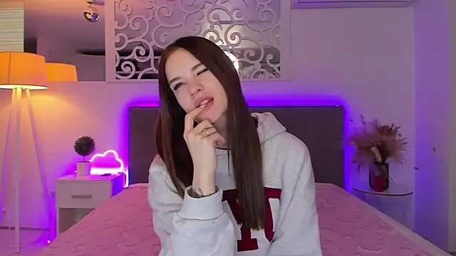 LuisaClover online show from 02-20-26, 01:24