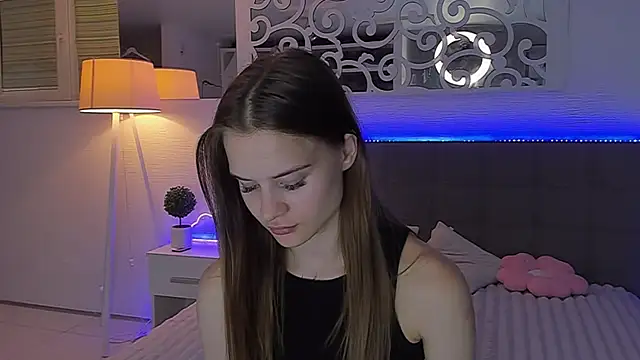 LuisaClover online show from 07-26-26, 12:50