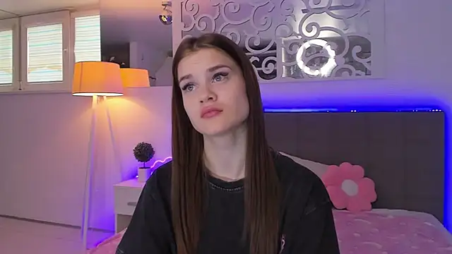 LuisaClover online show from 03-25-26, 01:10