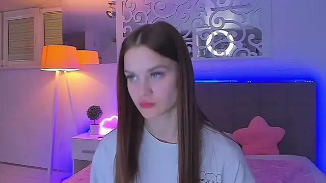 LuisaClover online show from 04-11-26, 12:29