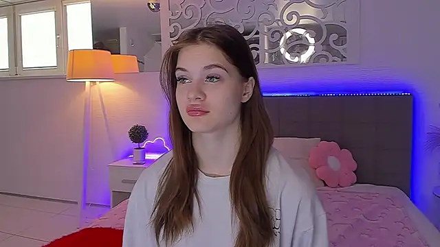 LuisaClover online show from 05-02-26, 12:21