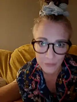 Snapshot of Raven_Fantastic chatting on 10-27-25, 03:40 Raven Fantastic online show from 10-27-25, 03:40