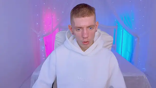 Cristian  Dior online show from 11-29-25, 01:44