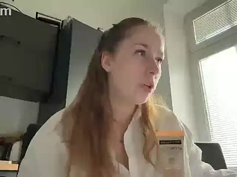 Snapshot of Nicole_Wallker chatting on 10-28-25, 08:13 Nicole Wallker online show from 10-28-25, 08:13