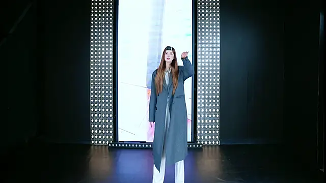 Snapshot of U1-mmm chatting on 10-30-25, 08:45 U1-mmm online show from 10-30-25, 08:45