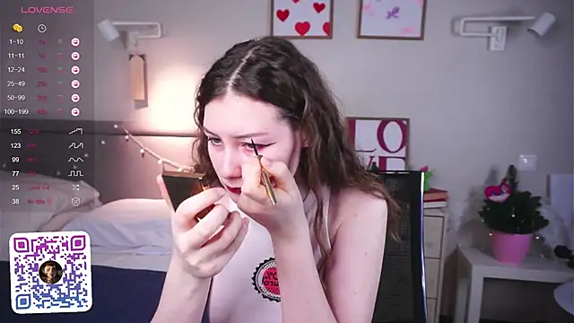 Snapshot of MegganKinson chatting on 02-27-26, 05:29 MegganKinson online show from 02-27-26, 05:29