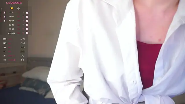 Snapshot of MegganKinson chatting on 11-17-25, 05:11 MegganKinson online show from 11-17-25, 05:11