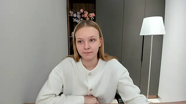Snapshot of ElissaGlod chatting on 10-23-25, 06:45 ElissaGlod online show from 10-23-25, 06:45