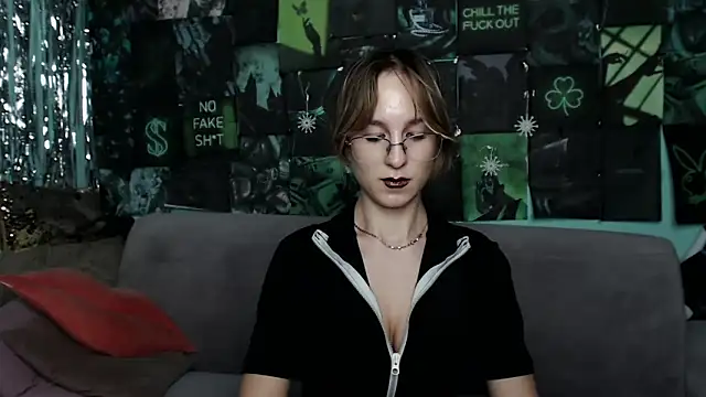 AlishaKellyi online show from 11-17-25, 05:50